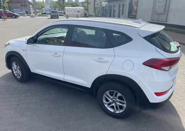 Hyundai Tucson cena 74000 przebieg: 139500, rok produkcji 2017 z Kowal małe 121